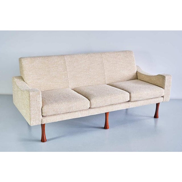 This very rare three seat sofa was designed by Angelo Mangiarotti and produced by the Italian manufacturer La Sorgente dei...