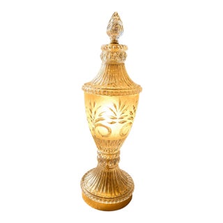 Vintage Crystal Table Lamp With Hand-Etched Botanical Motif, Cut Crystal Details & Finial Floral Designs For Sale