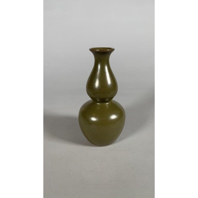 Asian Qianlong period (1736 - 1795) Monochrome Gourd Vase, Green Porcelain "Tea Powder" For Sale - Image 3 of 6