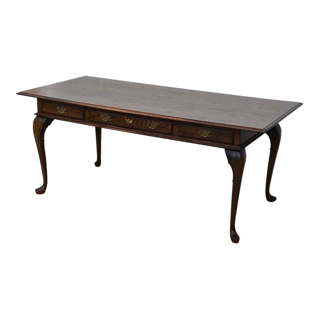 1990s Vintage Pennsylvania House Queen Anne Chippendale Stained Oak Library Table Desk For Sale