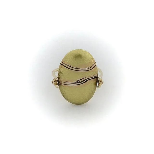 Modern Vintage Carrie Adell 18K & 14K Gold Mokume Pebble Ring Size 4.5 For Sale - Image 3 of 10
