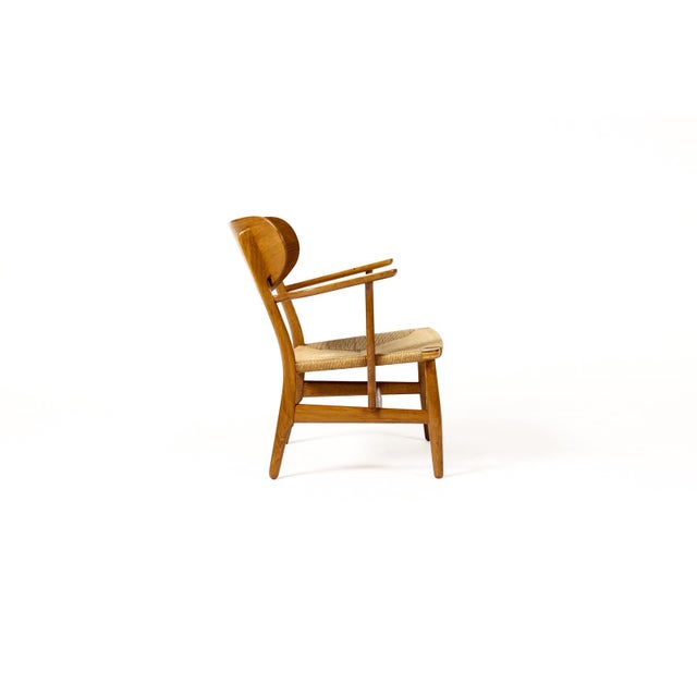 1960s 1960s Danish Modern / Mid Century Oak Lounge / Armchair – Attributed to Hans Wegner for Carl Hansen — Model Ch22 For Sale - Image 5 of 12