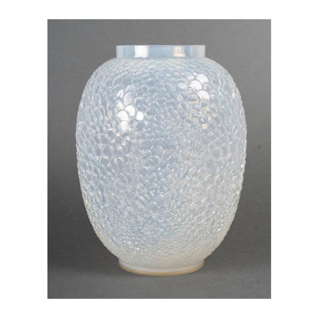 Ecailles Vase in Opalescent Glass by René Lalique, 1932 For Sale - Image 3 of 7