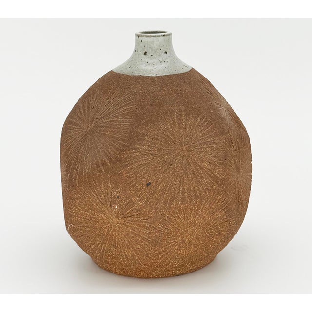 1960s Robert Maxwell Mid-Century Sunburst Stoneware Bud Vase, 1960s For Sale - Image 5 of 10