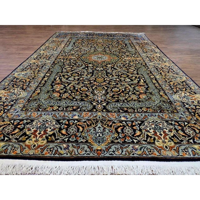 Middle Eastern Keshan Rug in Wool For Sale - Image 4 of 11