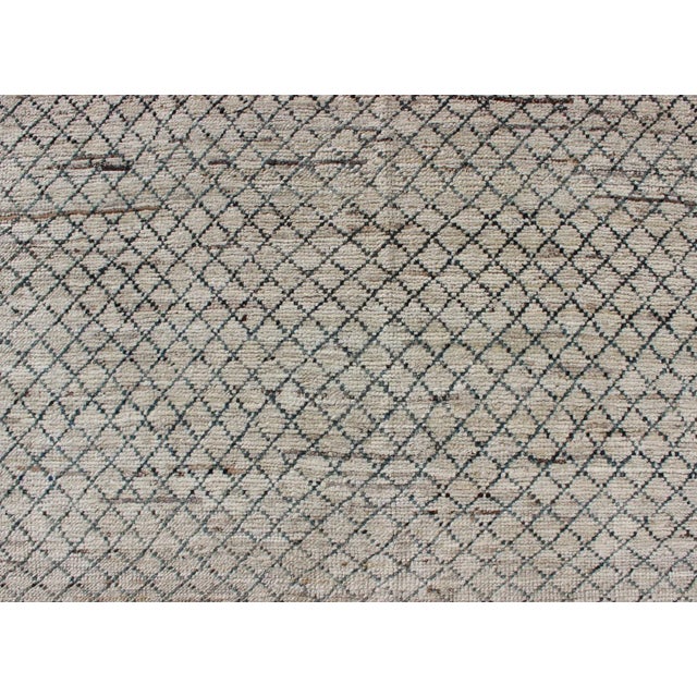 Cream Keivan Woven Arts All-Over Modern Rug Subdued Design in Muted Tones For Sale - Image 8 of 12