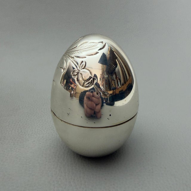 800 Silver Egg Engraved Jewelry Container For Sale - Image 3 of 11
