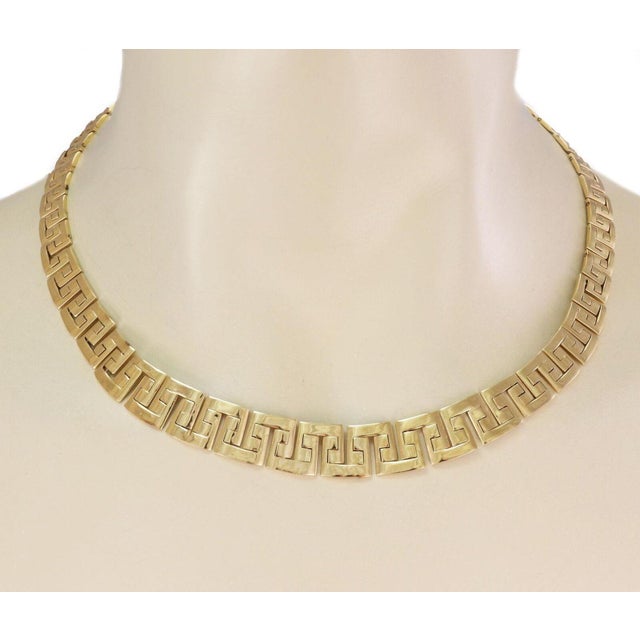 This is a beautiful collar necklace, crafted from 18k yellow gold featuring a classic Greek design links in graduated...