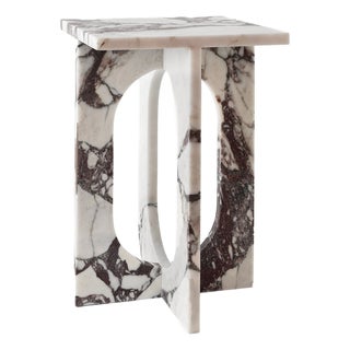 Bond Side Table in Calacatta Marble from Kiwano Concept For Sale