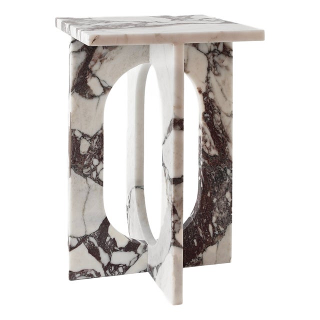 Bond Side Table in Calacatta Marble from Kiwano Concept For Sale