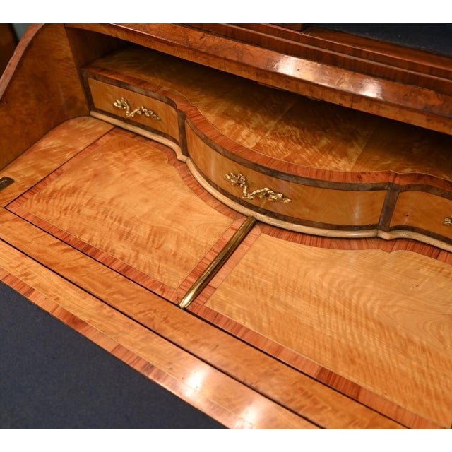 French Bonheur De Jour Desk in Walnut, 1840s For Sale - Image 6 of 10