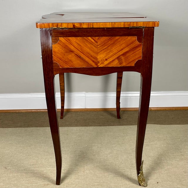 French Louis XV to XVI Antique dCoiffeuse (Vanity) in Amaranth and Tulipwood, by Pierre Plée, Paris, C. 1770 For Sale - Image 3 of 18