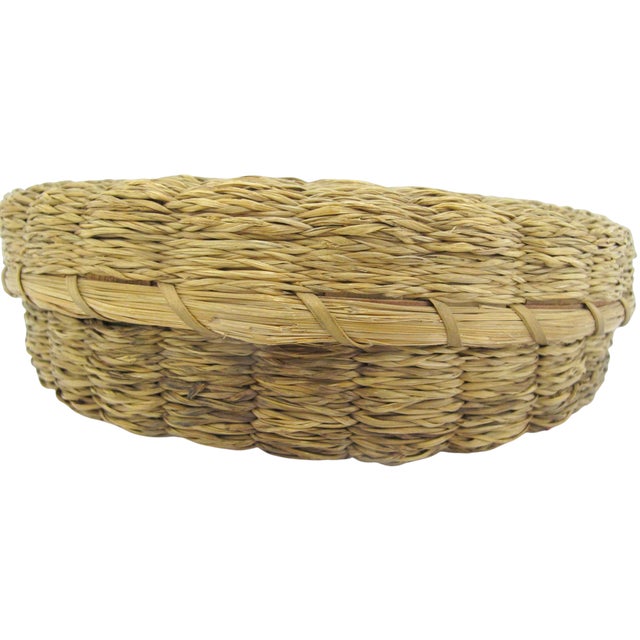 Iroquois Native Sweetgrass & Ash Splint Checkered Rim Round Basket With Lid For Sale In Portland, OR - Image 6 of 13