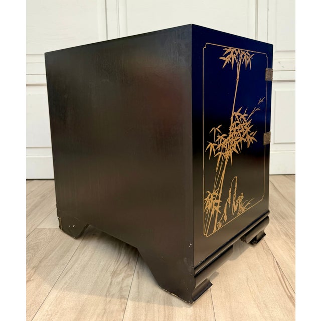 Vintage Chinese Hand-Painted Black Lacquer Chinoiserie Nightstand Side Cabinet For Sale - Image 14 of 17