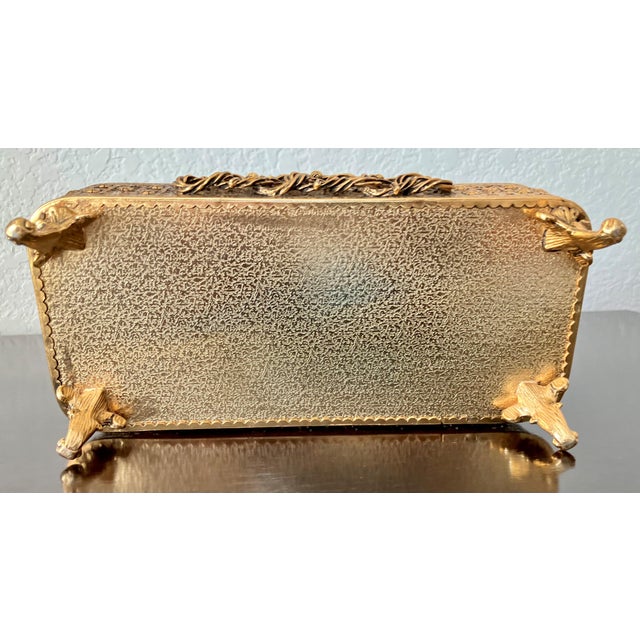 Gold Mid 20th-Century Louis XV-Style Beveled Glass 24k Gold-Plated Filigree Nicely-Sized Casket-Style Keepsake / Trinket Box For Sale - Image 8 of 18