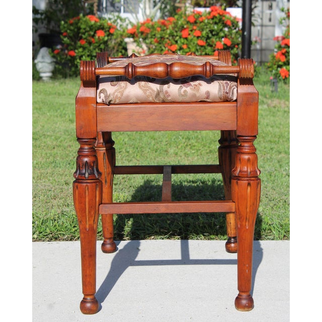 Mid-20th Century Traditional Cherry-Finish Vanity Bench With Pink & Brown Damask Upholstery For Sale - Image 12 of 18