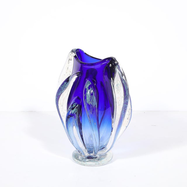 This captivating Modernist art glass vase, crafted by renowned American glass artist Will Dexter, is a testament to the...