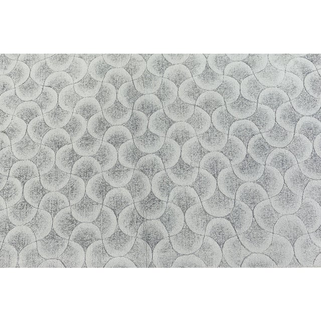 Early 21st Century Contemporary Arches Silver and Gray Wool Rug by Doris Leslie Blau For Sale - Image 5 of 9