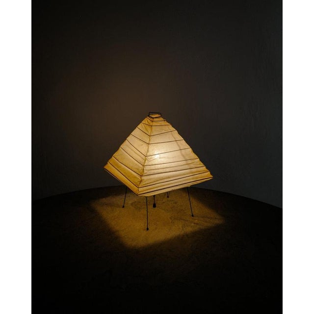1960s Early Mid-Century 5X Akari Desk or Table Lamp in Paper by Isamu Noguchi for Ozeki & Co Japan, 1960s For Sale - Image 5 of 7