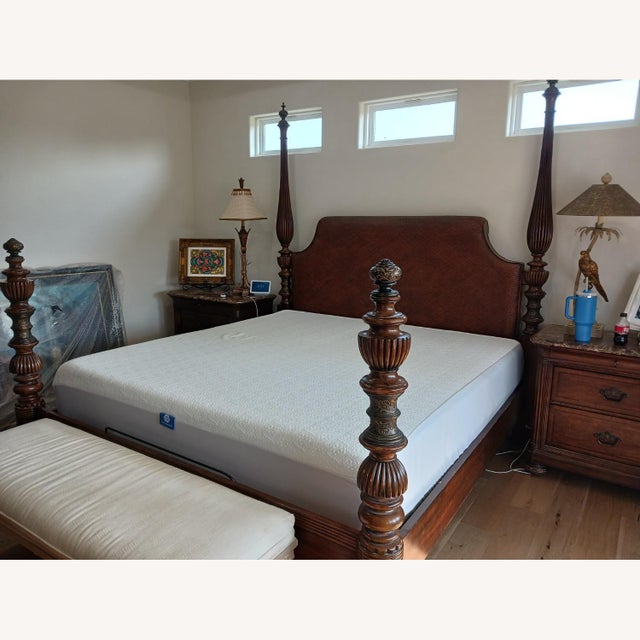 English 1990s Thomasville Hemingway Thompson Falls King Bed For Sale - Image 3 of 7