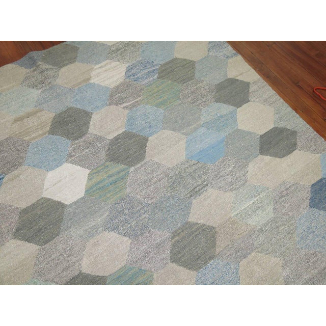 Late 20th Century White Blue Gray Vintage Turkish Kilim For Sale - Image 5 of 6