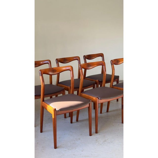 Mid-Century Modern Teak Dining Chairs with Rosewood Joint Detail attributed to H.W. Klein for Bramin, 1960s, Set of 6 For Sale - Image 3 of 18