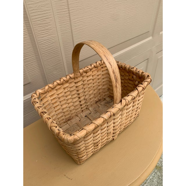 Early 20th Century Early 20th Century American Splint Oak Gathering Basket For Sale - Image 5 of 10