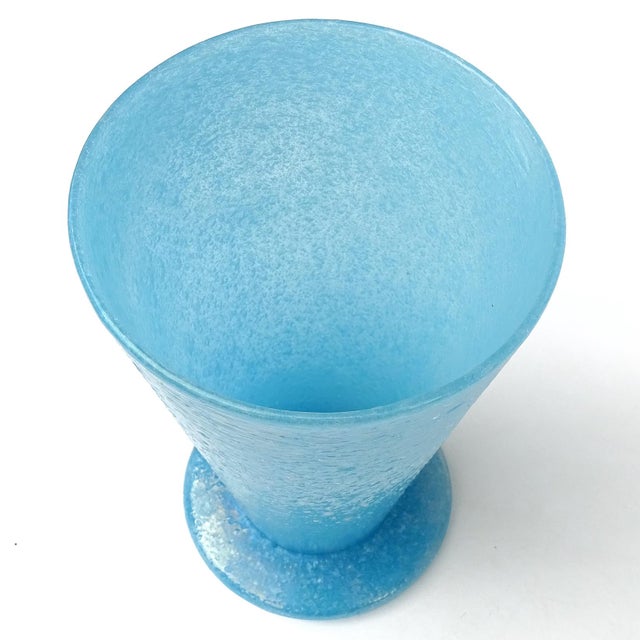 Art Deco Antique Murano AVeM Label 1930s Blue Iridescent Pulegoso Bubbles Italian Art Deco Glass Decorative Flower Vase For Sale - Image 3 of 11