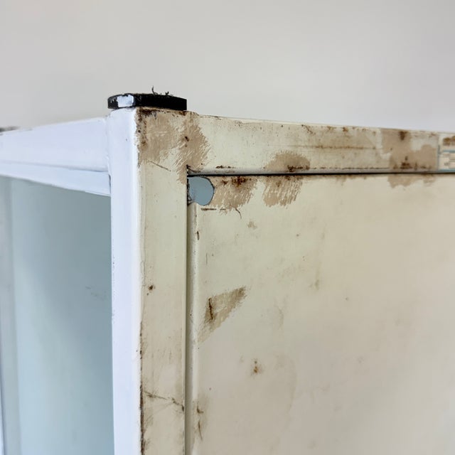Metal Mid-Century Polish Medical Display Cabinet, 1960s For Sale - Image 7 of 18