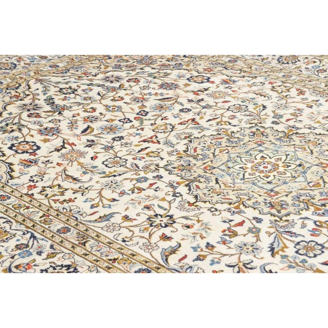 Textile Middle Eastern Rug in Pure Wool For Sale - Image 7 of 11