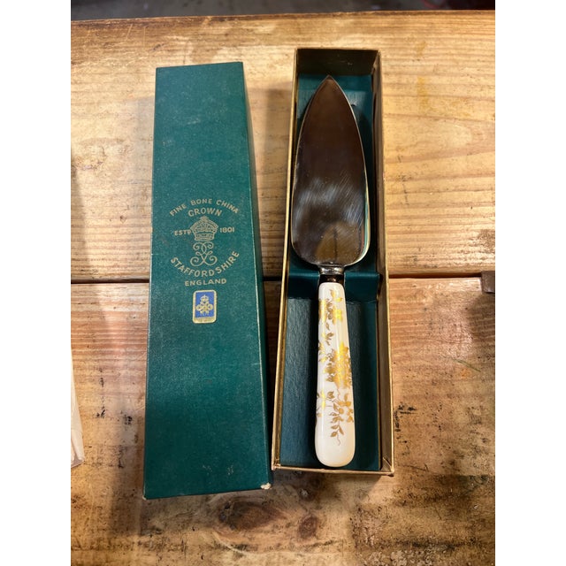 Staffordshire Vintage Gold Floral Pie/Cake Server by Staffordshire For Sale - Image 4 of 8