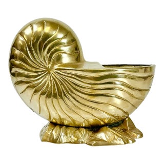 Mid-Century Coastal Neoclassical Hollywood Regency Brass Nautilus Shell Catchall or Planter. For Sale