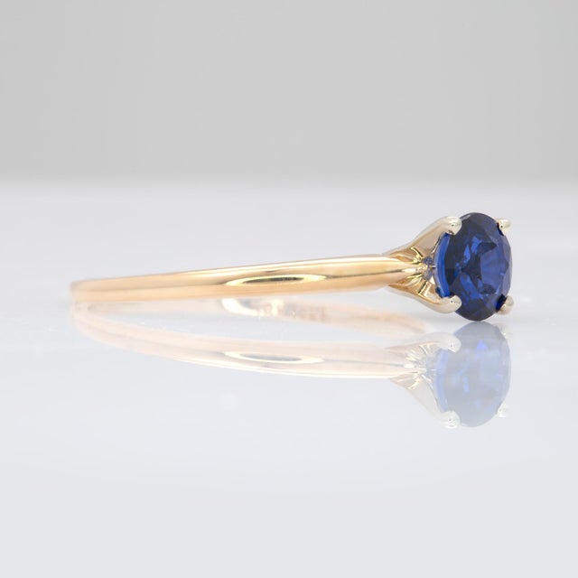 2020s Natural Ceylon Sapphire Solitaire Ring: Solid 14k Gold, 5mm Round Fine Jewelry, Size 6.75 For Sale - Image 5 of 8