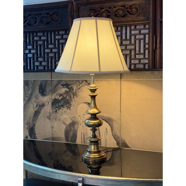Traditional Vintage Brass Table Lamp For Sale - Image 3 of 12