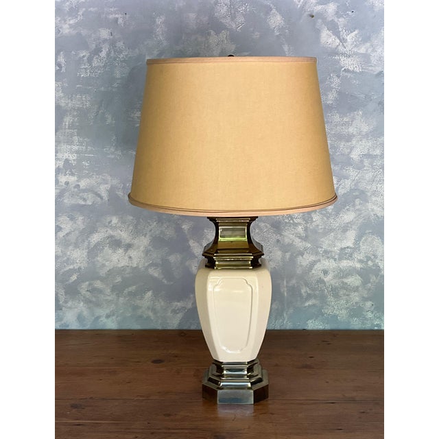 American Mid-Century Stiffel Ceramic and Brass Table Lamp, 1950s For Sale - Image 4 of 6