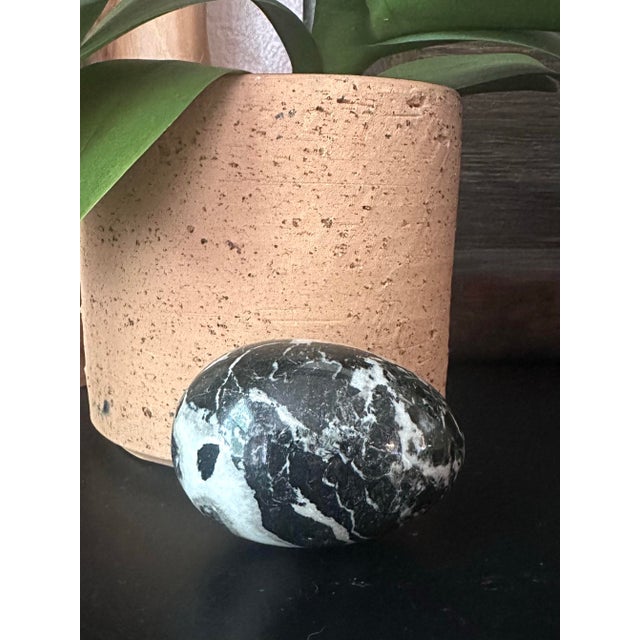 Pair of EggPair of Polished Stone Eggs – Caribbean Calcite & Zebra Jasper For Sale In Denver - Image 6 of 11