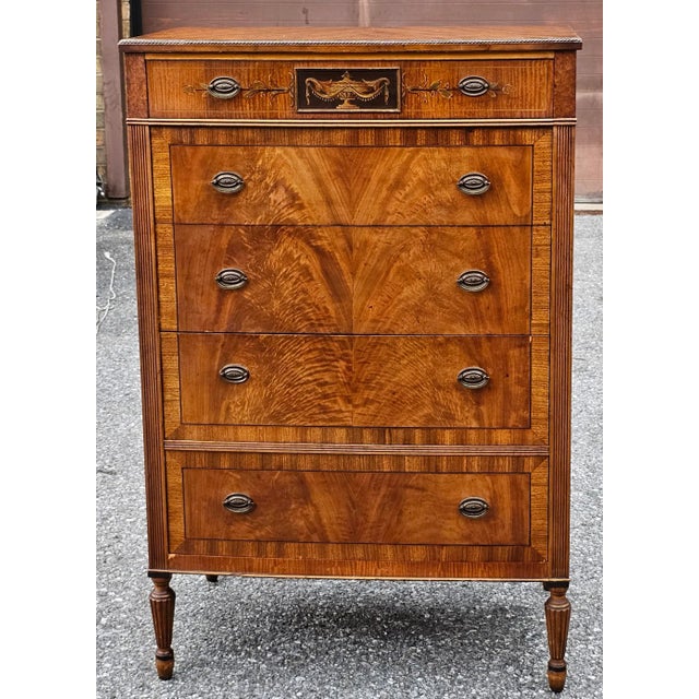 Sligh-Lowry Furniture Co. Sligh Furniture Hepplewhite Crotch Mahogany Crossbanded Chest of Drawers For Sale - Image 4 of 12