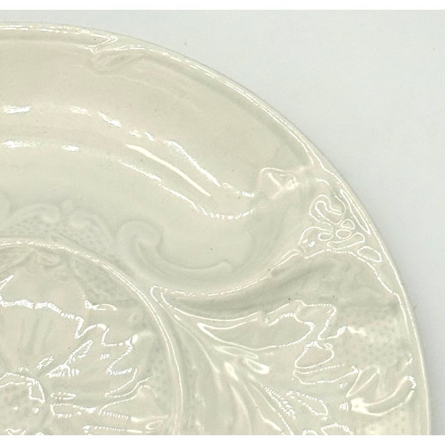French Pair of 1960's French Gien White Majolica Artichoke Plates For Sale - Image 3 of 8