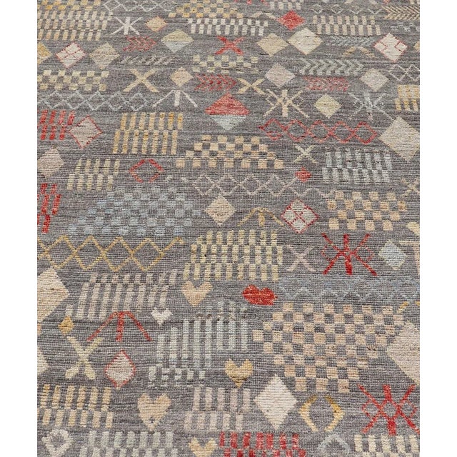 Tribal Modern Hand-Knotted Tribal Rug in Wool With Sub-Geometric Design in Multicolor For Sale - Image 3 of 11