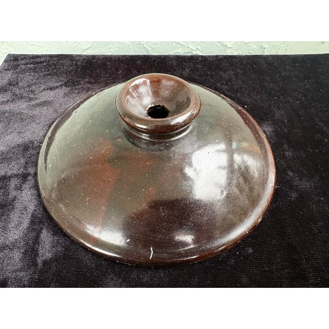 Vintage Dark Brown Stoneware Bean Pot With Lid and Wire Carrier, C. 1940s–1950s For Sale - Image 10 of 11