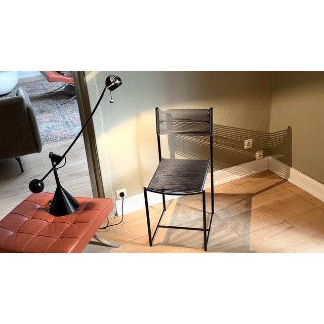 1980s 101 Spaghetti Chair with Ottoman and Calder Table Lamp by Belotti for Alias & Franch for Metalarte, 1970s, Set of 3 For Sale - Image 5 of 14