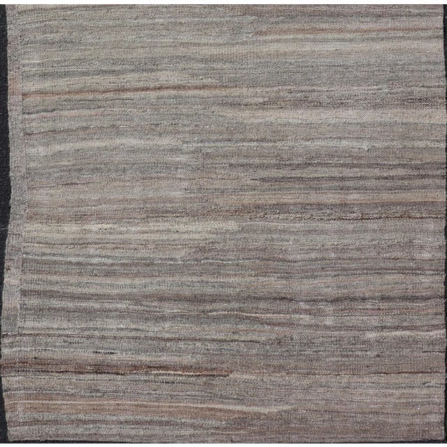 Tribal 2020s Finely Made Modern Kilim With Minimalist Solid Design and Variegated Colors in Earth Tones For Sale - Image 3 of 12