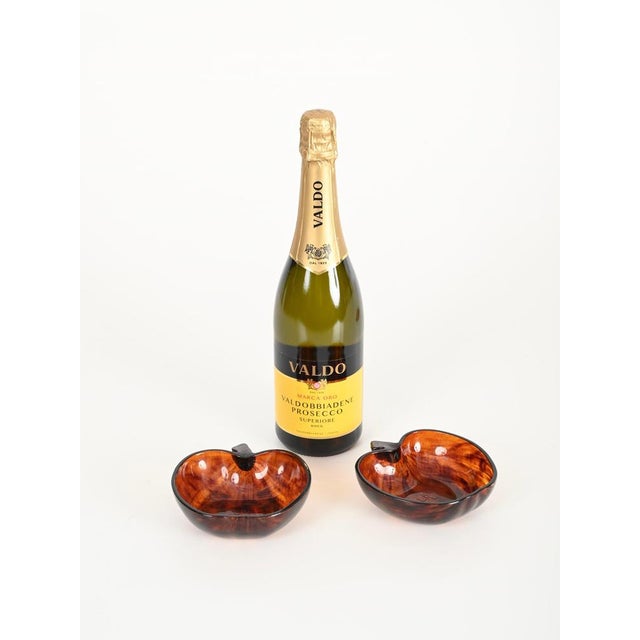 Apple-Shaped Vide Poche Bowls in Tortoiseshell Effect Acrylic Glass attributed to Christian Dior, Italy, 1970s, Set of 2 For Sale - Image 11 of 15
