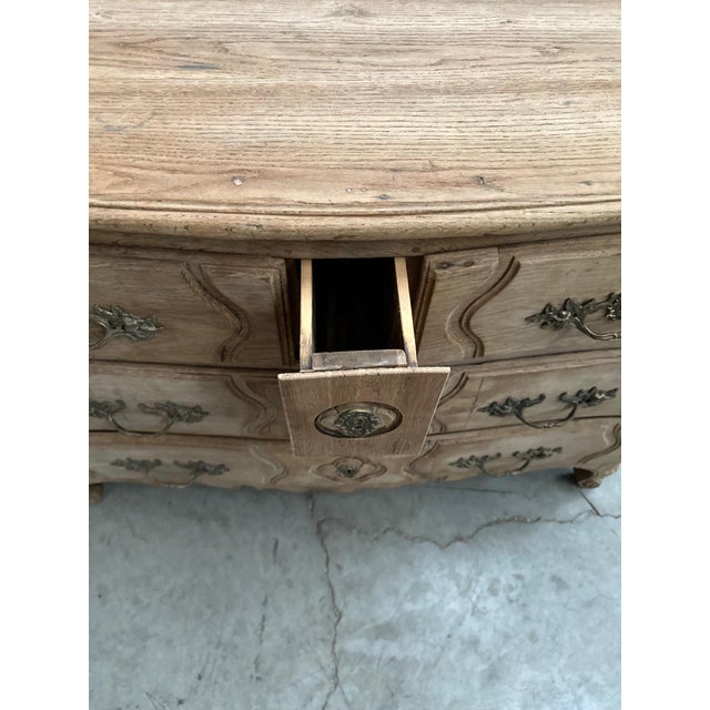 18th Century Oak Chest of Drawers For Sale - Image 8 of 15