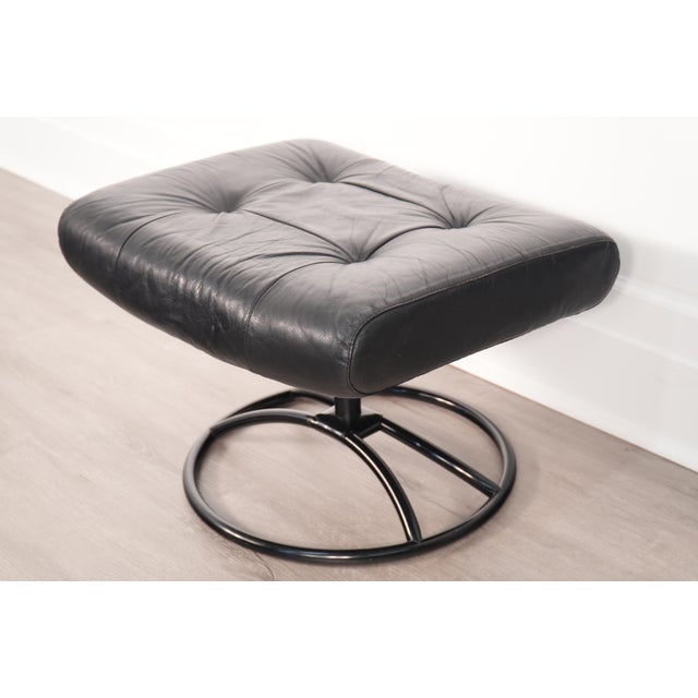 1970s Attributed to Ekornes Stressless Leather Recliner & Ottoman For Sale - Image 6 of 10