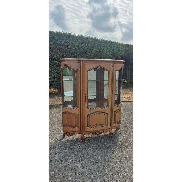20th Century Louis XV Curved Cherrywood Display Cabinet, France, 1890s For Sale - Image 12 of 18