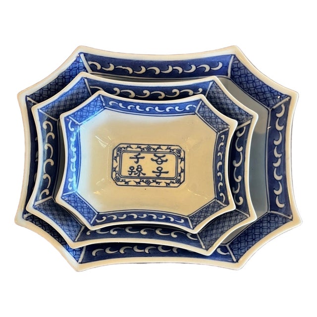 Vintage Blue & White Porcelain Nesting Serving Dish Set - Landscape Scene - Set of 3 For Sale