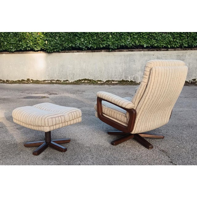 Set of Mid-Century Swivel Armchair and Ottoman in Tweed and Wood, 1970 For Sale - Image 9 of 14