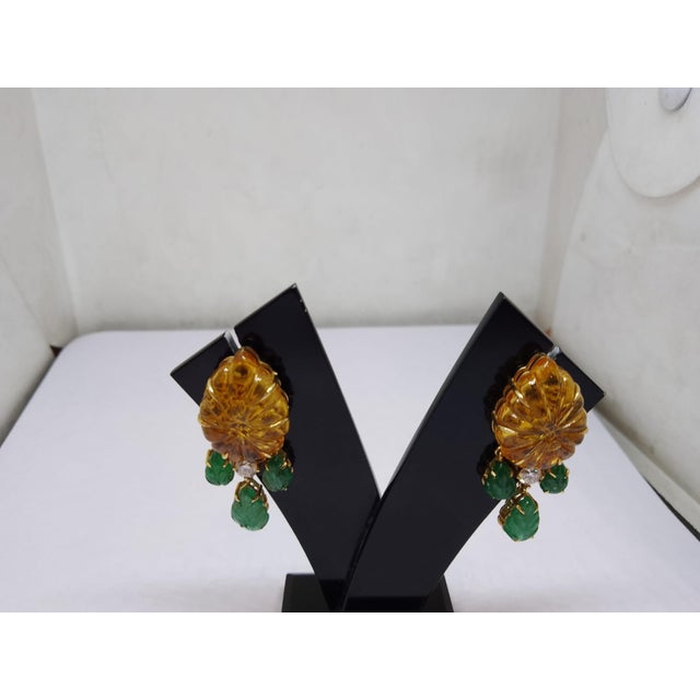 Emerald Natural 23.41cts Emerald & 0.41cts Diamond Earring in 18k Gold For Sale - Image 8 of 8