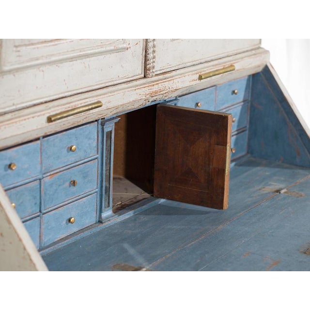 Baroque Danish Bureau in Walnut, 1710 For Sale - Image 5 of 11